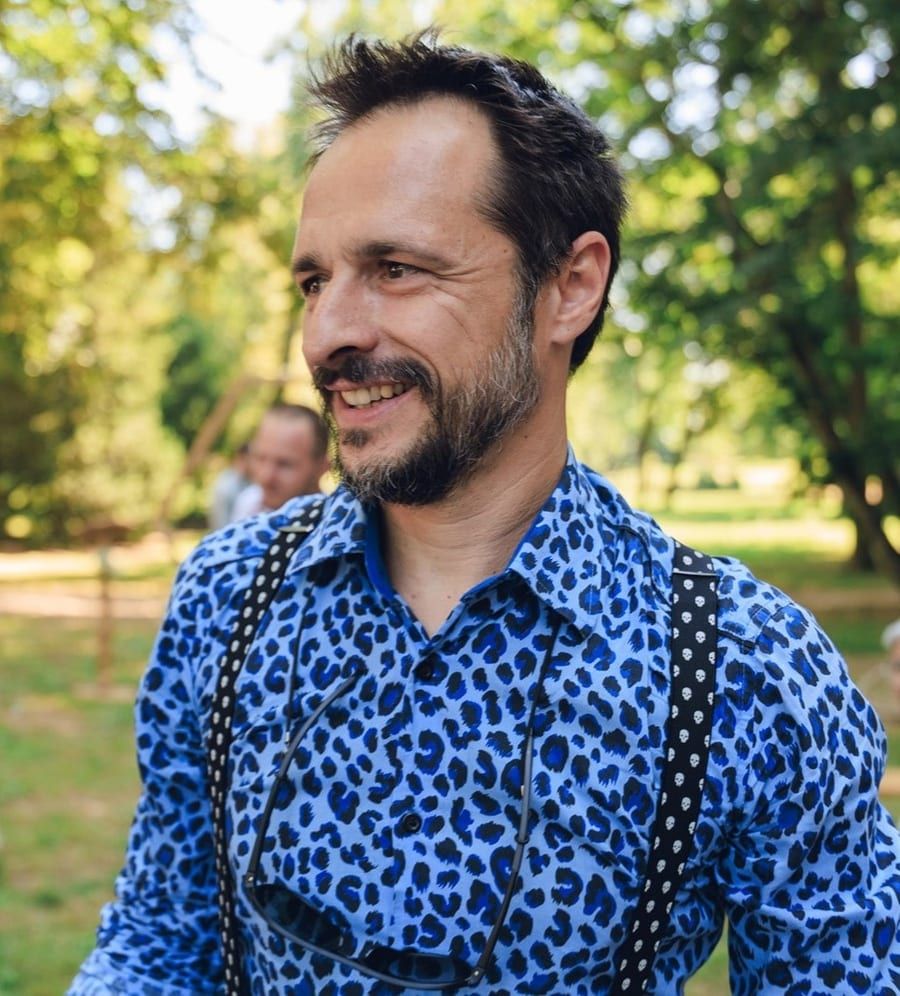 Profil von Hong